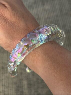 10/$30 Iridescent Textured acrylic Cuff Bracelet NEW one size